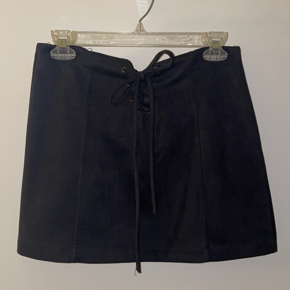 Nectar Botique Black Velvet Short Skirt - M